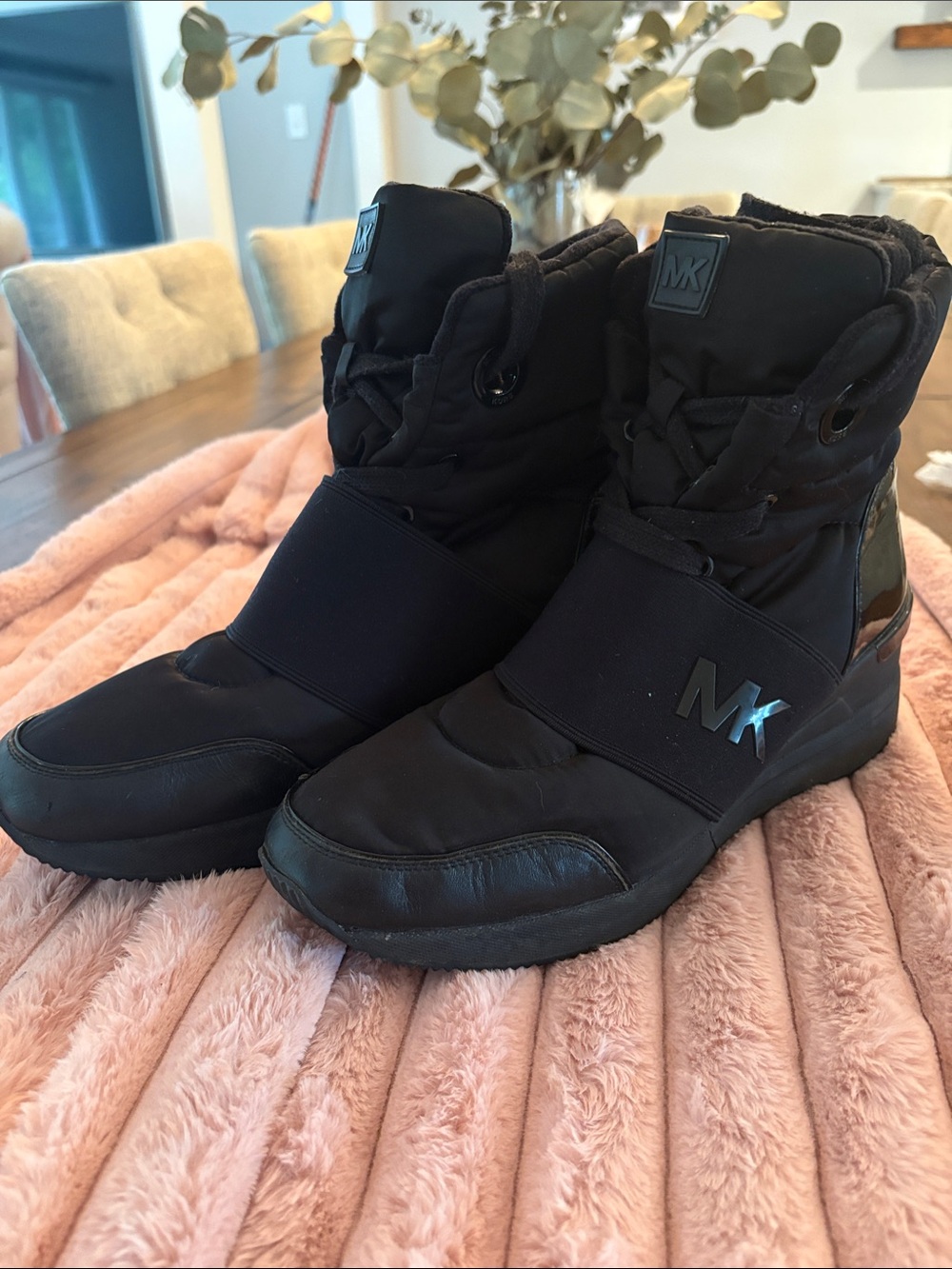 Michael Black Padded High-Top Boots
